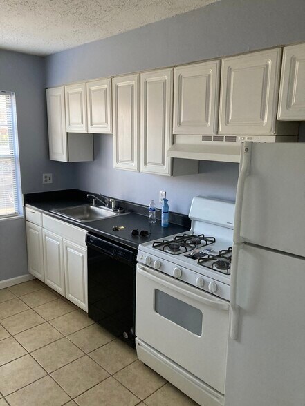 Building Photo - 321 Ridgedale Rd