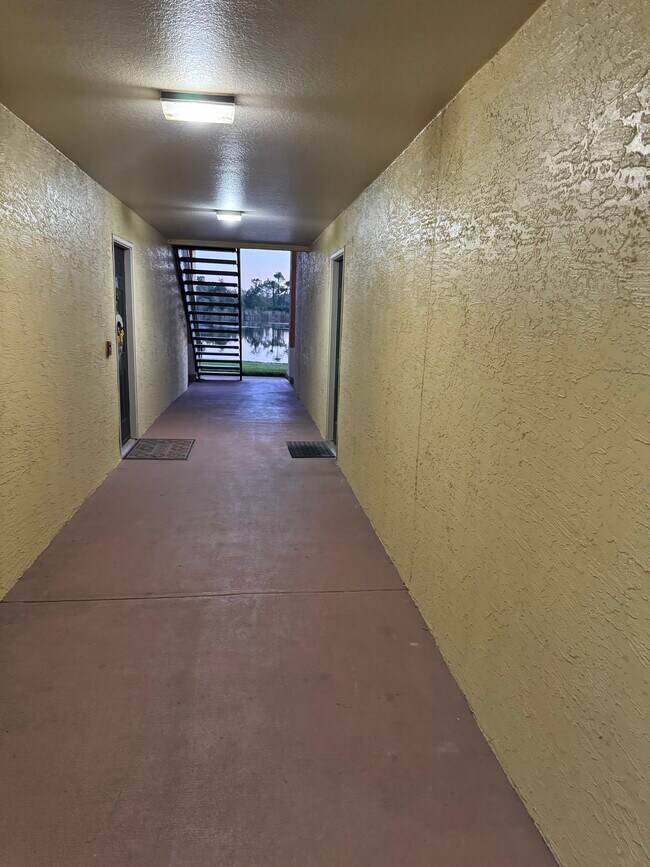 Building Photo - 1919 Summer Club Dr