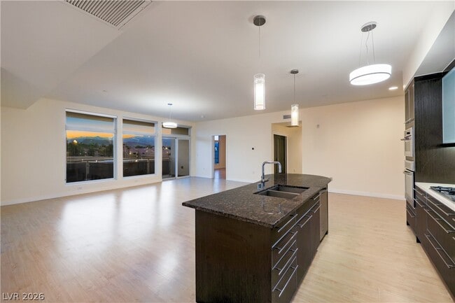 Building Photo - 8925 W Flamingo Rd