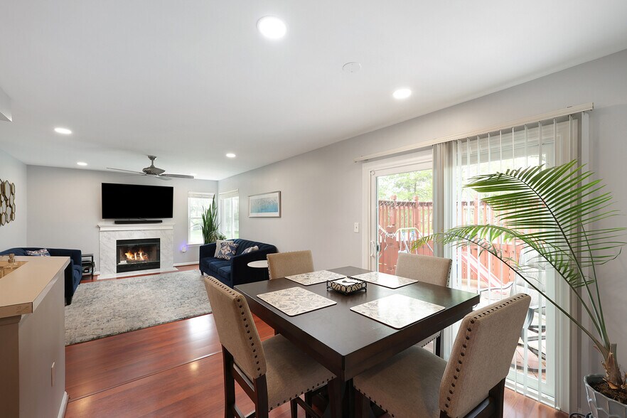 Building Photo - 160 Buttonwood Dr