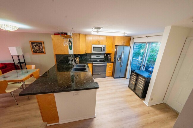 Building Photo - 2643 NE 15th St