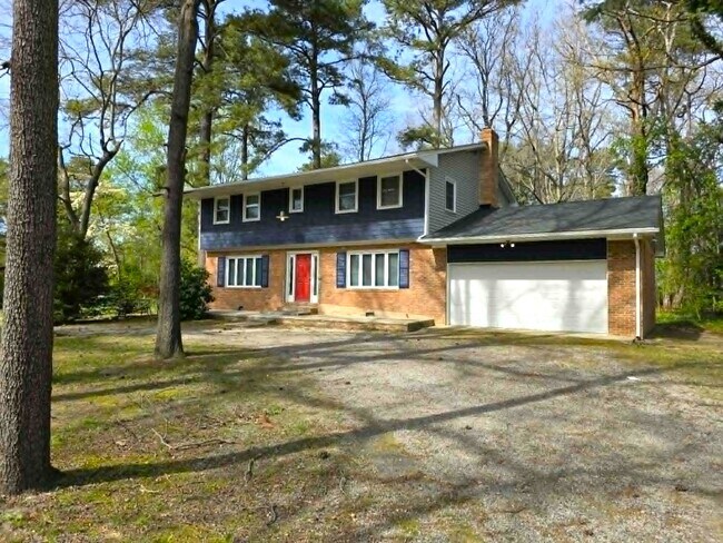 Building Photo - 8241 Robin Hood Dr