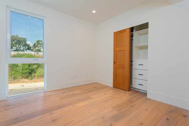 Building Photo - Federal Pearl Villas