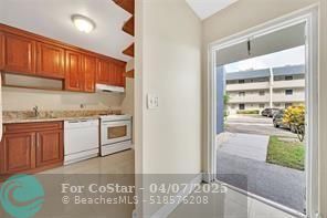 Building Photo - 7897 Golf Cir Dr