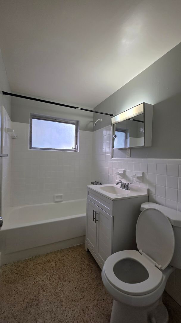 Building Photo - 2 Bedroom 1 Bath Single Family Home