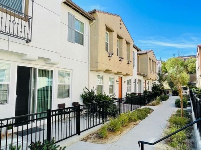 Building Photo - 40407 Calle Real