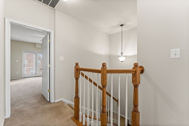 Building Photo - Commuter's Dream! Stylish 3-Bedroom Condo ...