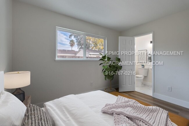 Building Photo - 8225 Zenith Dr