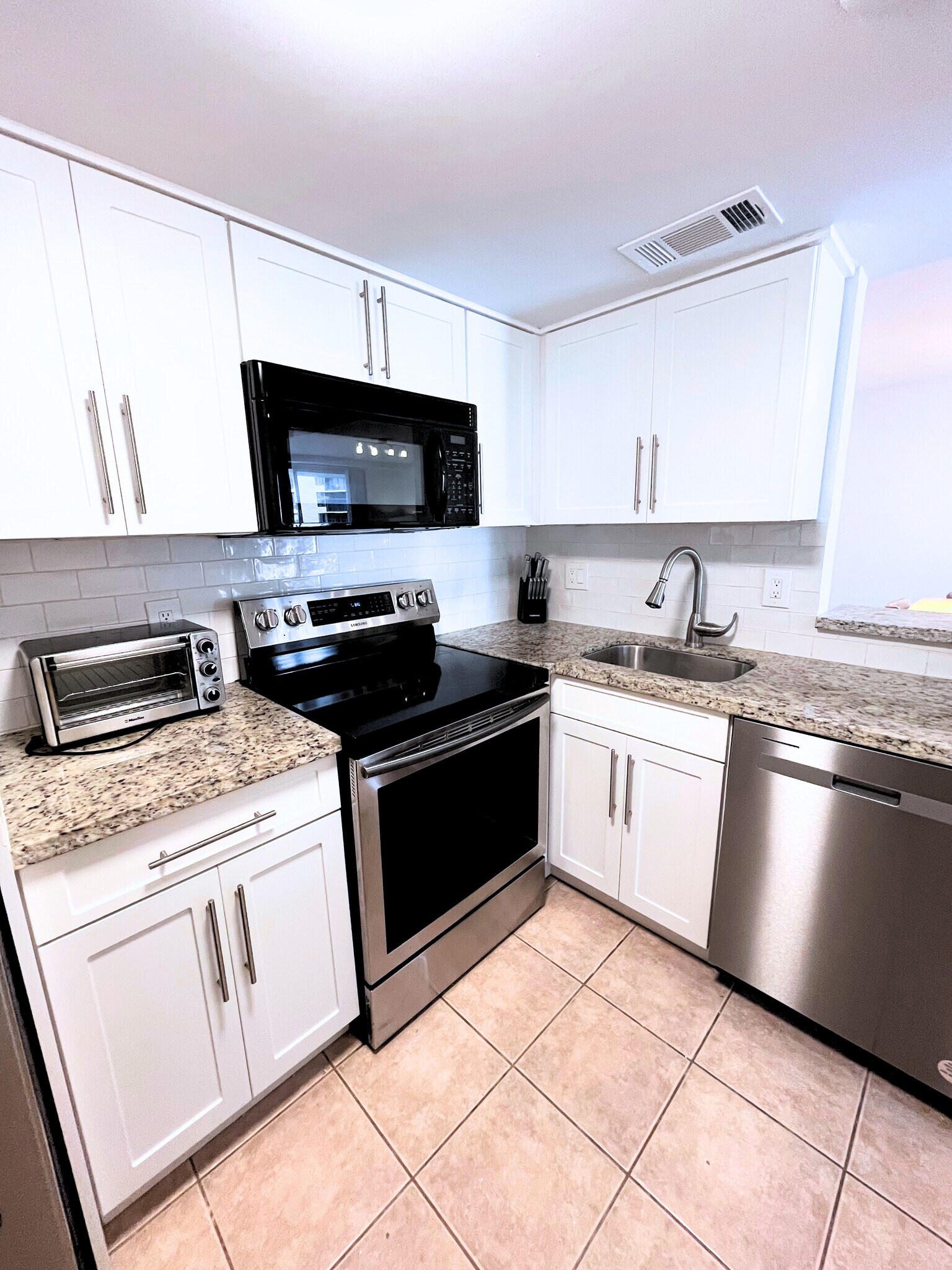 Building Photo - 770 Claughton Island Dr