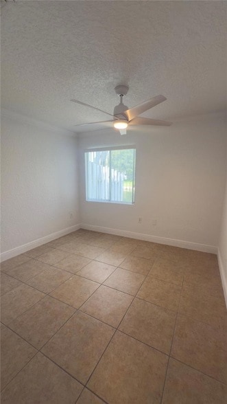 Building Photo - 873 Crystal Lake Dr