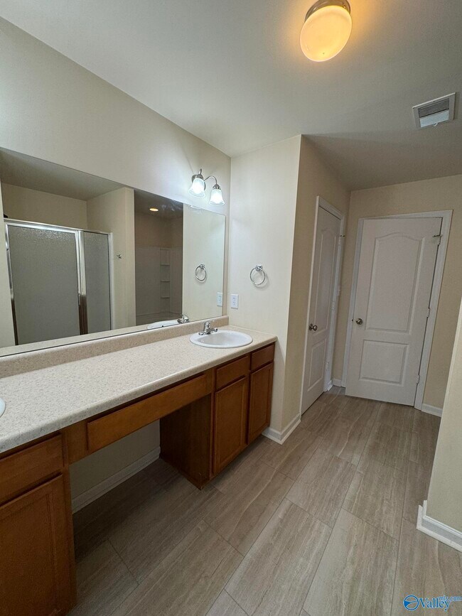 Building Photo - 219 Ivyleaf Dr