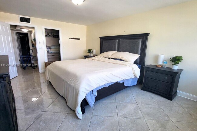 Building Photo - 2101 S Ocean Dr