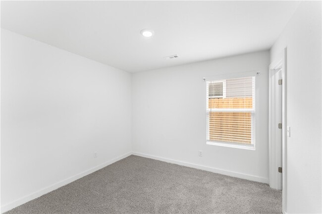 Building Photo - 106 NW Pinwheel St