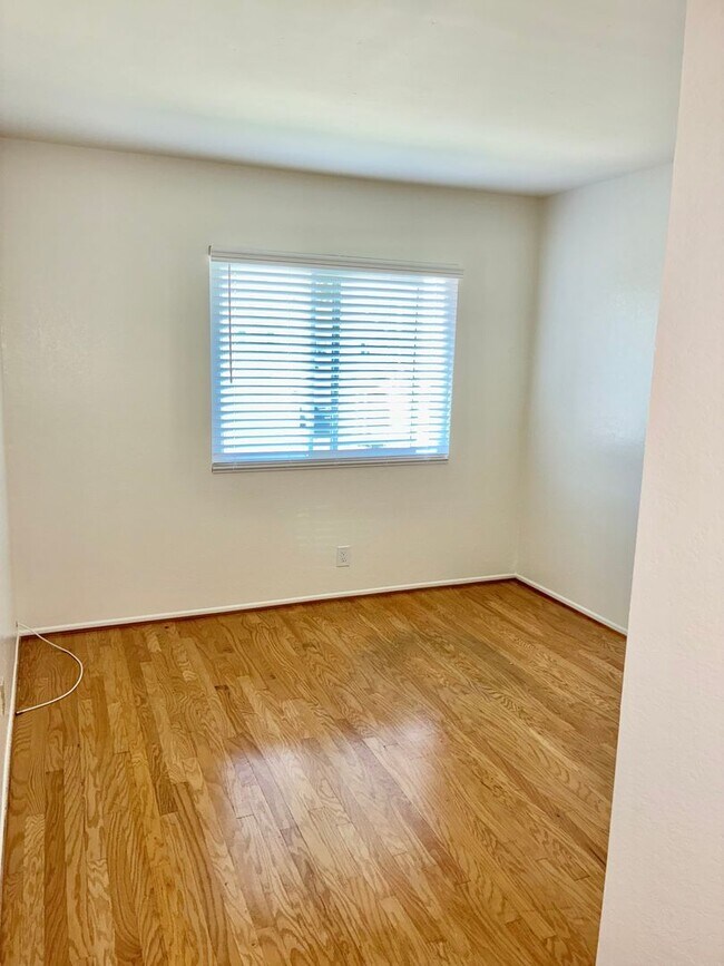 Building Photo - 487 Cannon Green Dr