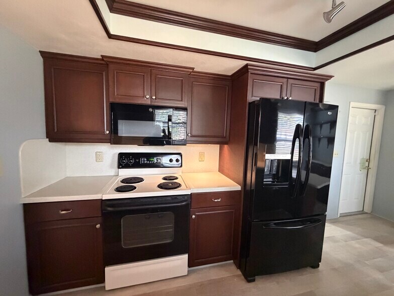 Kitchen - 3599 17th Ave N