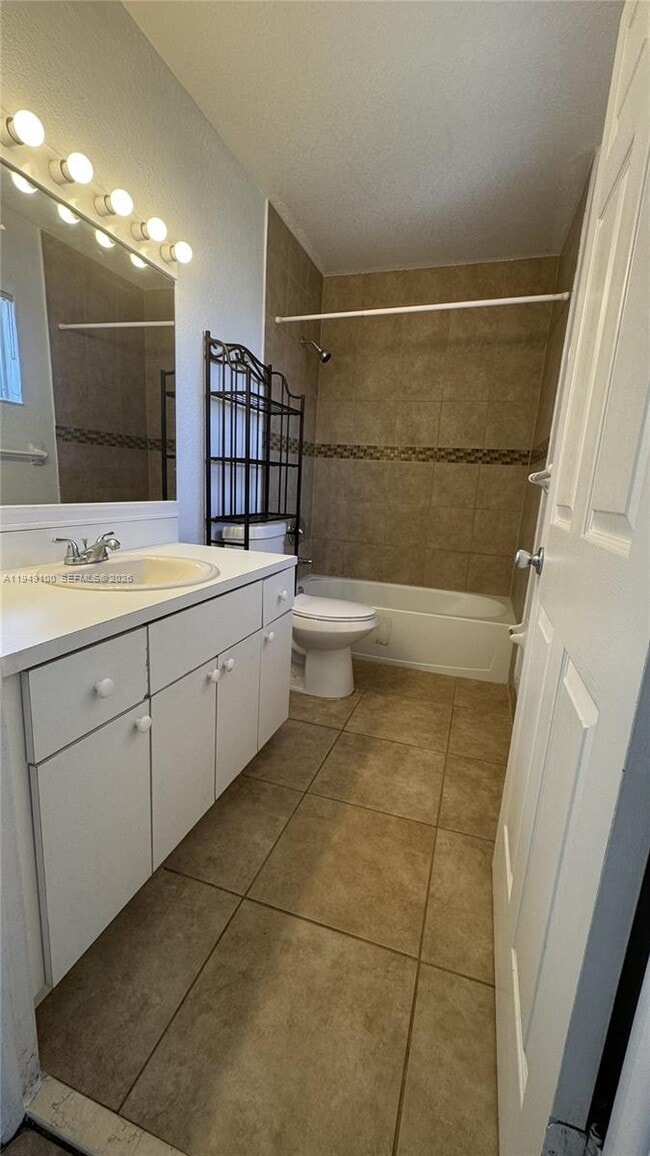 Building Photo - 915 SE 13th Rd