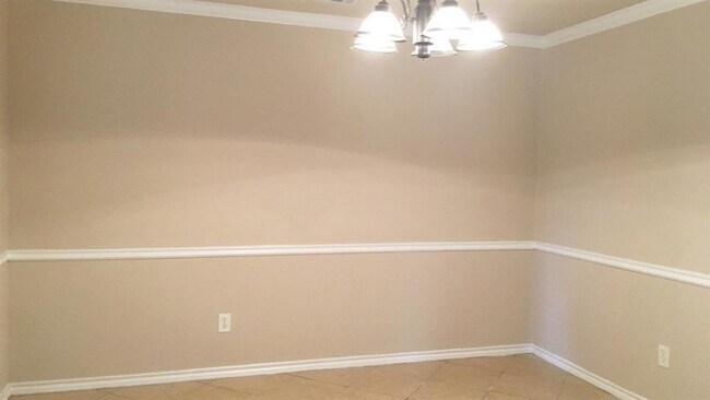 Building Photo - 14915 Oak Bluff Ct