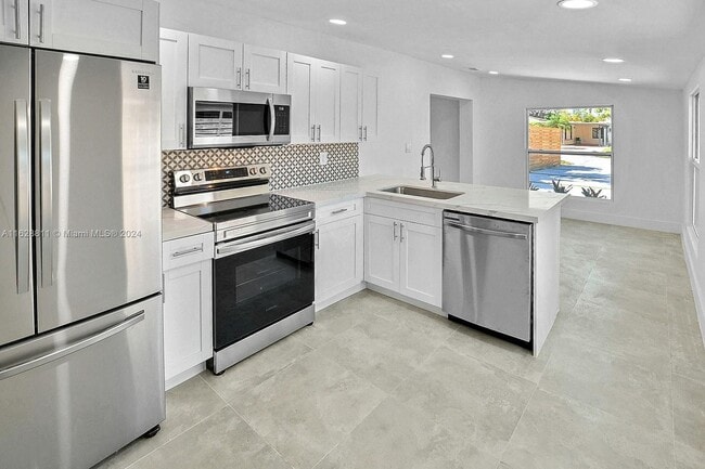 Building Photo - 1612 NE 16th Ave