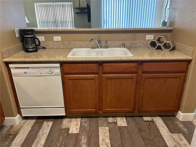 Building Photo - 7255 W Sunset Rd