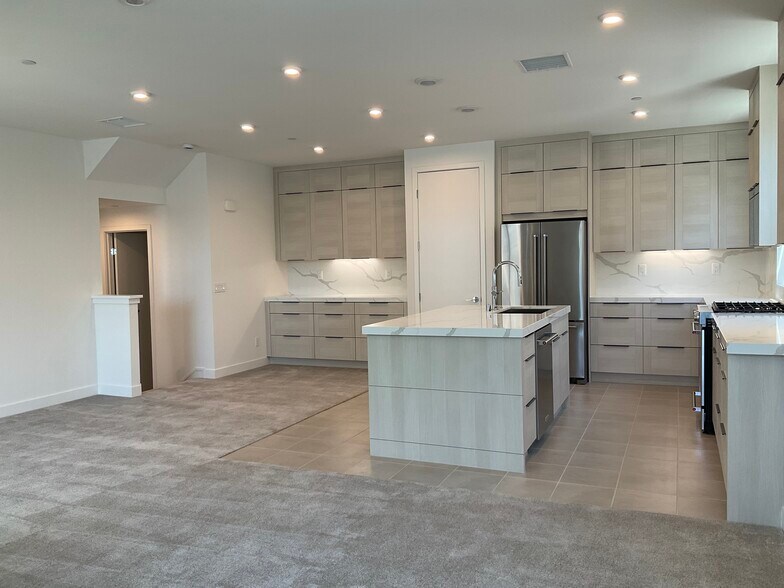 Building Photo - 2636 Everly Dr