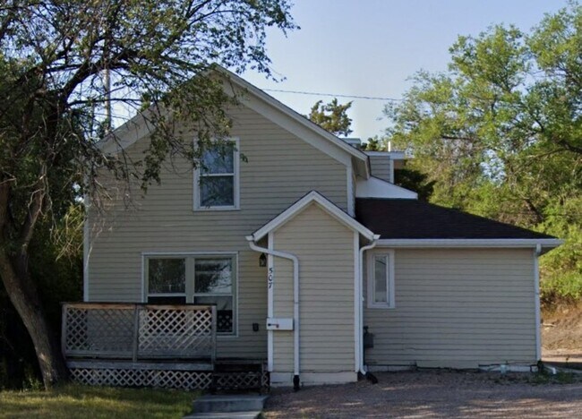 Primary Photo - $1600 - 3 Bedroom 2 Bath Home - Heart of t...