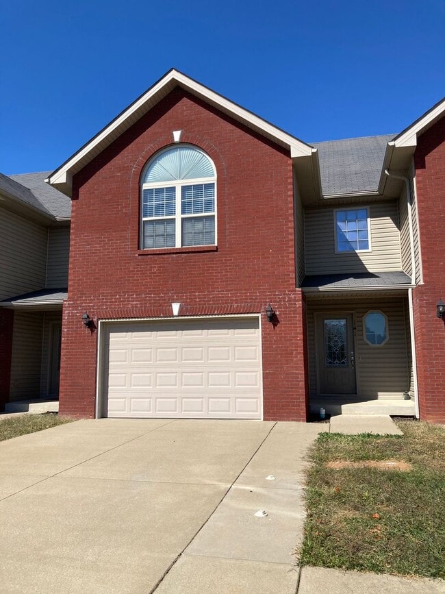 Building Photo - Location!  Price!  Quality!  APPLY!