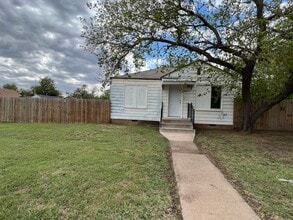Building Photo - 1601 NW Bell- AVAILABLE NOW!