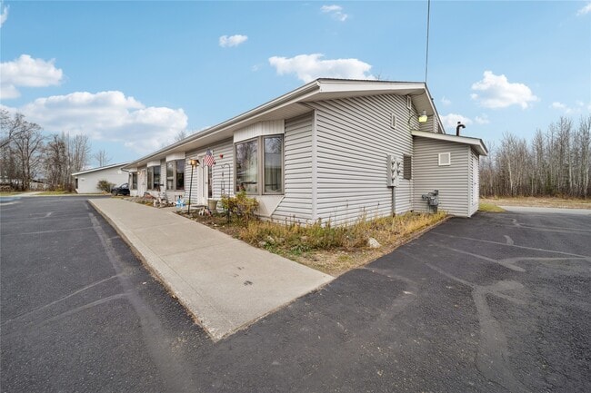 Building Photo - 131 Shady Ln