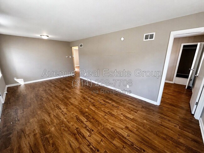 Building Photo - 242 Emerling Dr
