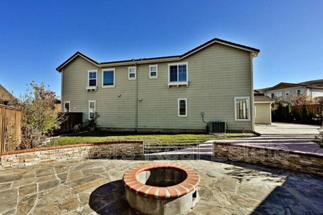 Building Photo - 630 Bond Ct