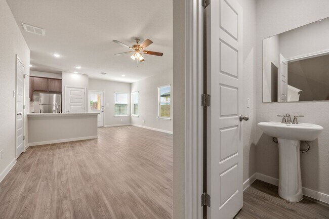 Building Photo - Modern 3-Bed, 2.5-Bath Townhome in New Bra...