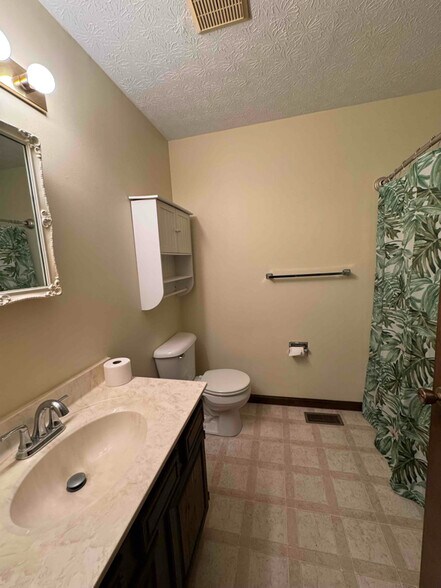 Building Photo - 108 Garden Ln