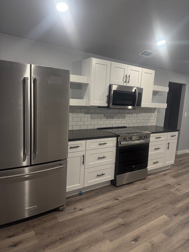 Building Photo - 5090 E Huntsville Rd