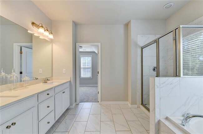 Building Photo - 3860 Grandview Manor Dr