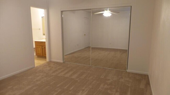 Building Photo - 651 Carol Ann Dr