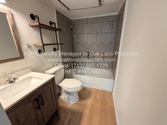 Building Photo - 10855 Meadowglen Ln