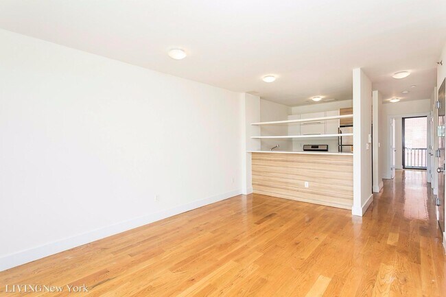 Building Photo - NO FEE_Gorgeous 1 Bed/1 Bath/1 Balcony!