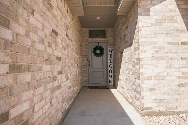 Building Photo - 10401 Pronghorn Rd