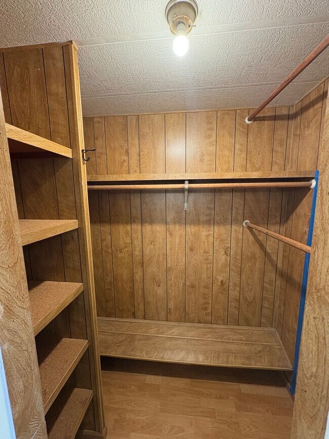 Building Photo - Pleasant Country Home Available Now!