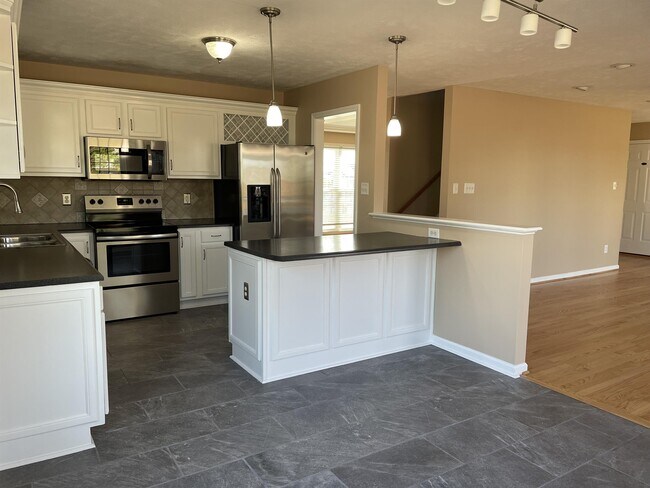Building Photo - 60 Scranton Ct