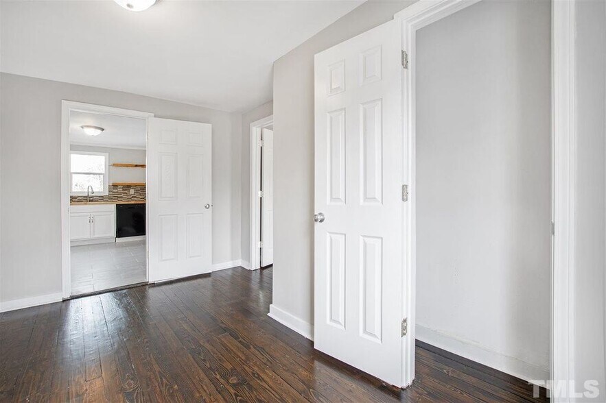 Building Photo - 520 Commonwealth St