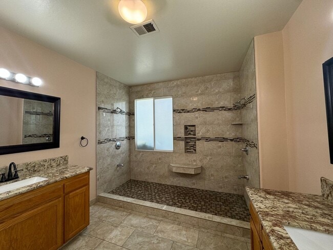 Building Photo - 5306 Challenger Ave