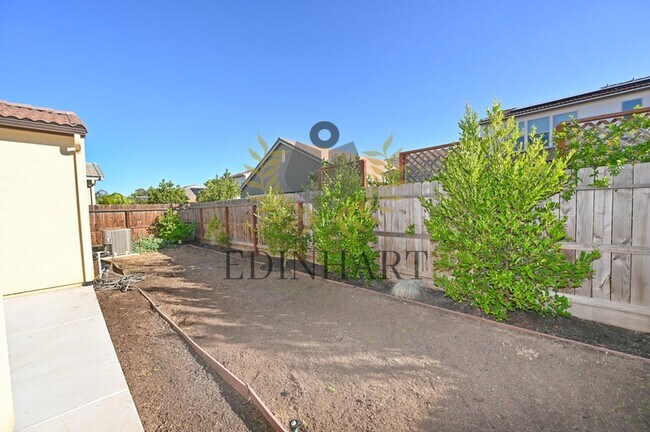 Building Photo - 4052 Sussex Ave
