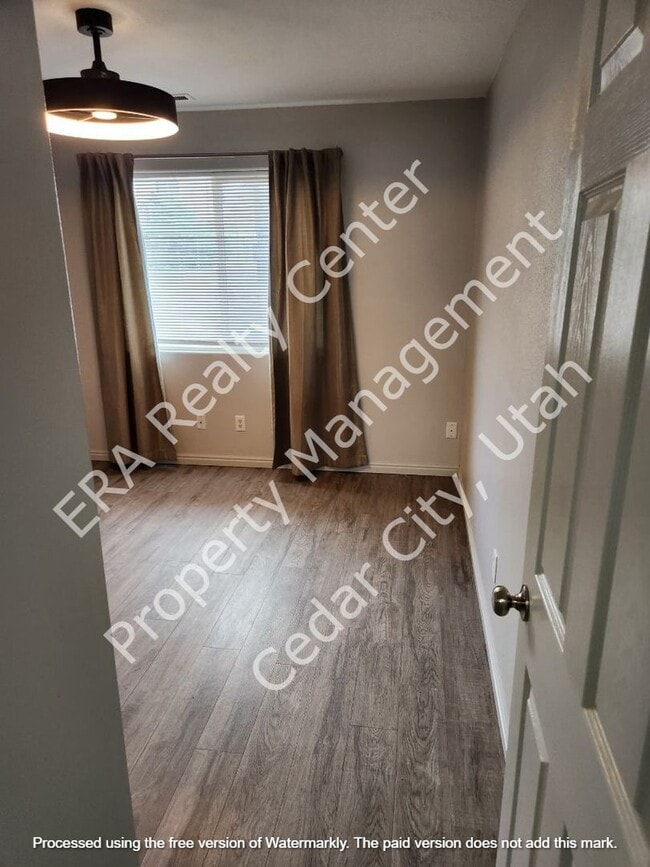 Building Photo - Move-In Discount!! 2 bedroom - 2 Bathroom Twin Home