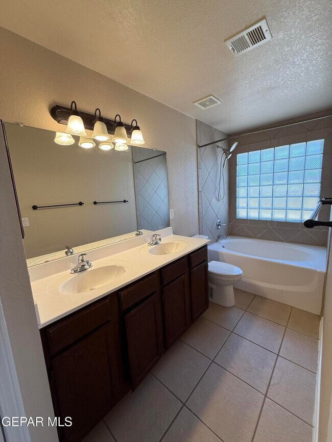 Building Photo - 732 Desert Sage Dr
