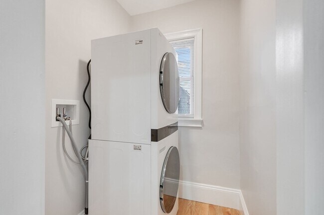 Building Photo - 38 Dorset St