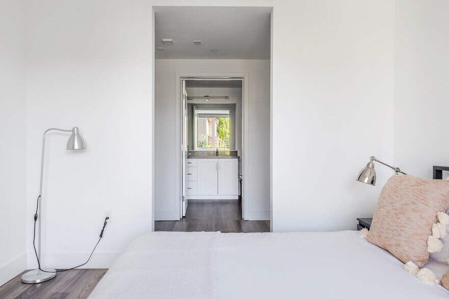 Building Photo - 85 Cleaveland Rd