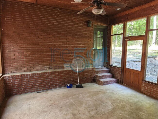 Building Photo - RARE exquisite home on acreage in the heart of West Little Rock!