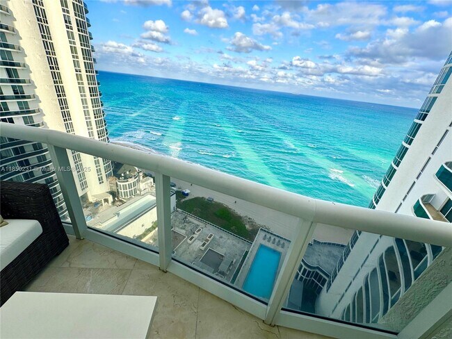 Building Photo - 15901 Collins Ave