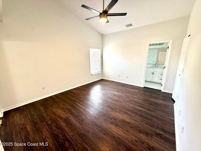 Building Photo - 4756 Silver Heron Dr
